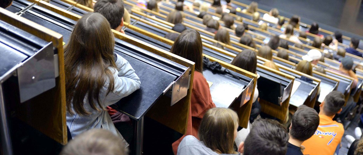 Studierende im Hörsaal