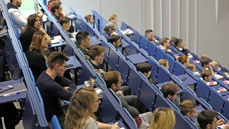 Studierende im Audimax